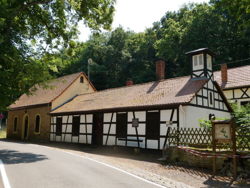 Bet- und Zechenhaus Landsberg.jpg (208.8 KiB) 18271 mal betrachtet Bet- und Zechenhaus am Moschelandsberg, Obermoschel, RLP (1758/1839).