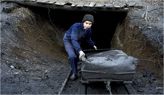 Illegales Bergwerk Ukraine Große Webansicht.jpg