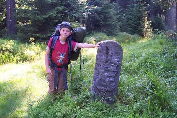 Einer der vielen Grenzsteine mit dem Wappen der Wettiner.