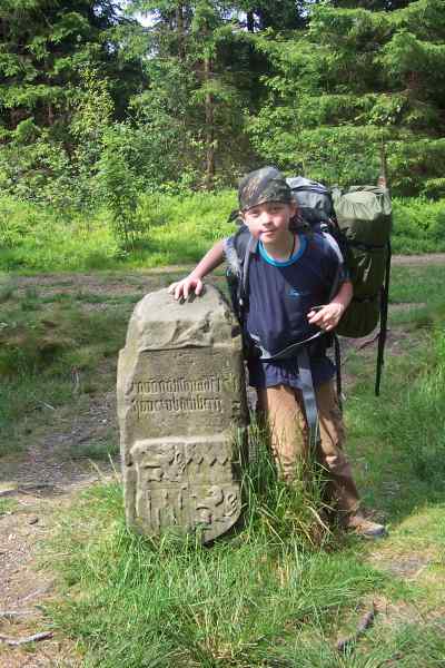 Zwischen Steinbach am Wald und Brennersgrün verläuft der sogenannte "Schönwappensteig" mit zahlreichen alten Grenzsteinen, die besonders schön sind.