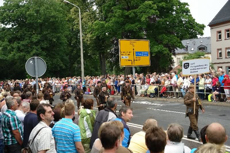 Beim Festumzug ...